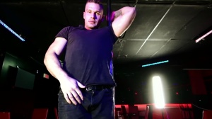 RealityDudes: Dirty Chuck gives full-frontal at strip club