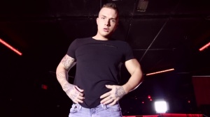 Realitydudes.com - Solo hairless & tattooed Theo Ross masturbation in the club