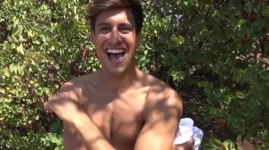 Str8chaser.com - Handjob outdoors starring trimmed muscled american skater Titus