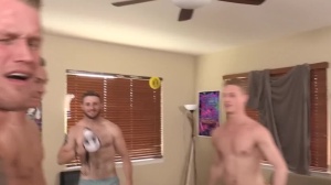 DickDorm.com: Muscle college dude feels like handjob