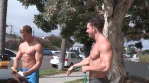 SeanCody: White Muscle Men Make Us Weak in the Knees