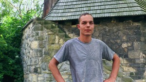 CzechHunter.com - Pretty eastern repairman wishes for masturbating