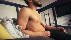 DrillMyHole.com: Tattooed and athletic Aaron Oaks masturbation in the bed