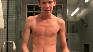 BoyCrush.com: Blondie Tyler Strokes His Big Cock Solo