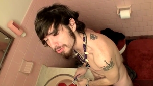 StraightNakedThugs.com: Bathroom Fun: American Solo Session