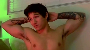 ZackRandall.net - American Jizzy McBone masturbating in the bed