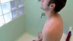 Boys-Pissing.com: Wet 'n' Dirty: Caleb's Solo Splash