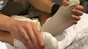 FootFriends - Athletic Gay Dude Elliot Playing With His Feet