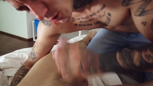 LatinLeche: Bobby's Bankroll Makes Axel Weak in the Knees