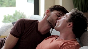 Beefy dude with a nice-looking peen chooses to bottom this time