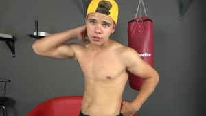 EastBoys: Hairy Muscular Guy Jerks Off and Shows Off on Cam