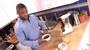 maskurbate: Hot Ebony Bodybuilder Bares All