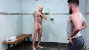 MenOver30: Colton Scott's Hardcore Shower Adventure