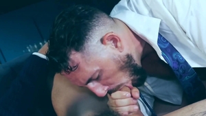 MenatPlay - Bearded and Muscled Hunk Derek Allen Wears New Tie