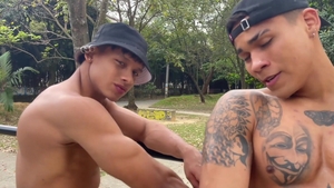 Eastboys - Colombian young and muscled gay couple handjob sesh