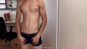 CzechHunter: Amateur delivery guy riding cock for cash