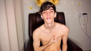 EuroBoyXXX: Jerking Off with Petite Gay Twink