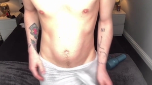 EuroBoyXXX.com: Hunky Mac's Bathroom Antics Are Irresistible!