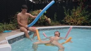 Men: Daring Dippers Sam & Shae Get Messy