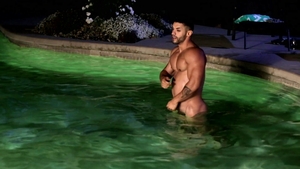 Next Door Originals: Wet & Wild: Dante Gets His Man