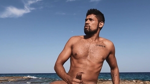 Str8 Chaser: Spreading Joy on Sun-Kissed Doggystyle Sands