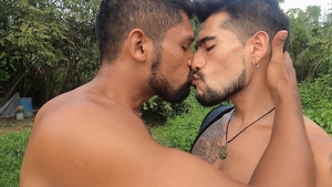 Str8 Chaser: Dark-haired top licks tight hole