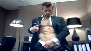 menatplay: Gorgeous Bubble Butt at Work