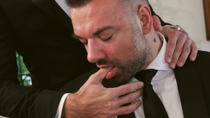 menatplay: Sultry Serenades at Dario's