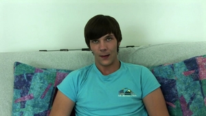 Twink sarado dá o cu para câmera escondida